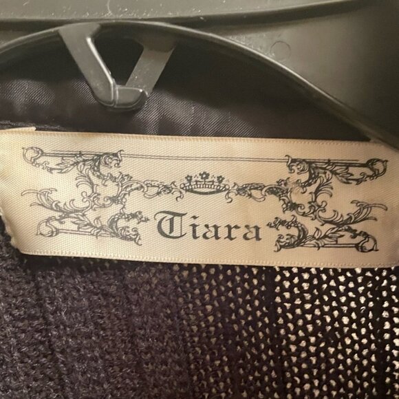 Tiara Women's Faux Fur Zip Vest - Picture 4 of 5